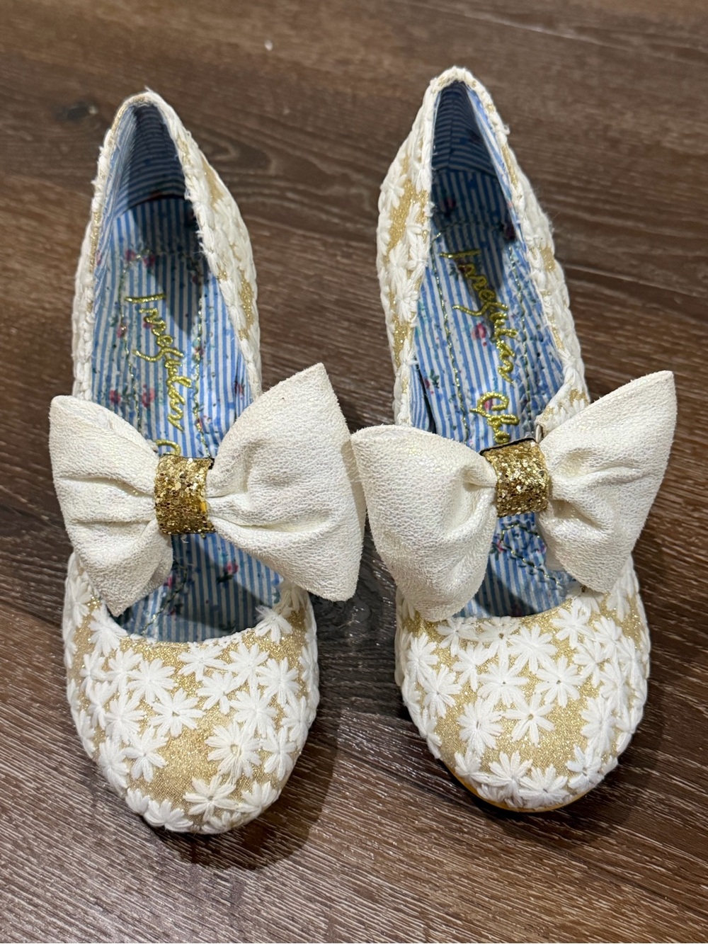 Irregular Choice Windsor Cream & Gold Floral Lace Heels w/ Bow Accent size 38/7 - Picture 3 of 15